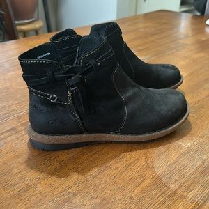 NWOT Born Wynter Comfort Ankle Bootie Black Genuine Leather 9/40.5